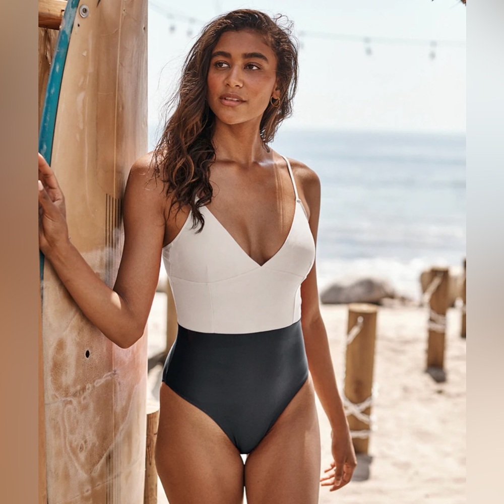 NWT Black and White Summersalt swimsuitt Sz 8